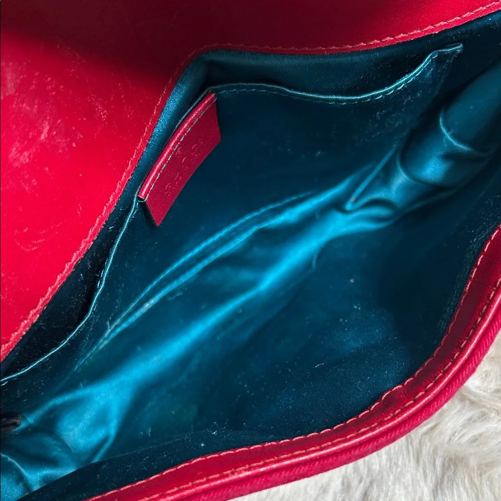 Gucci Red Velvet Shoulder Bag with Gold Chain - Picture 12 of 16